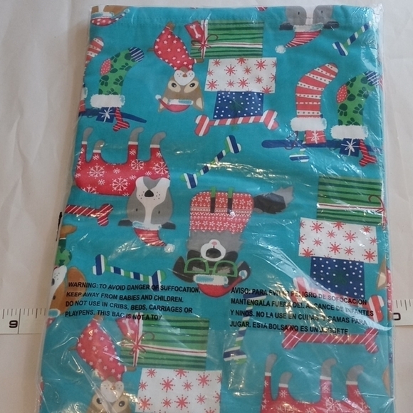 NWT uniform top 2XL Christmas - Picture 3 of 3